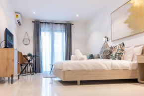 Lennox Beautiful Suite @Airport Residential